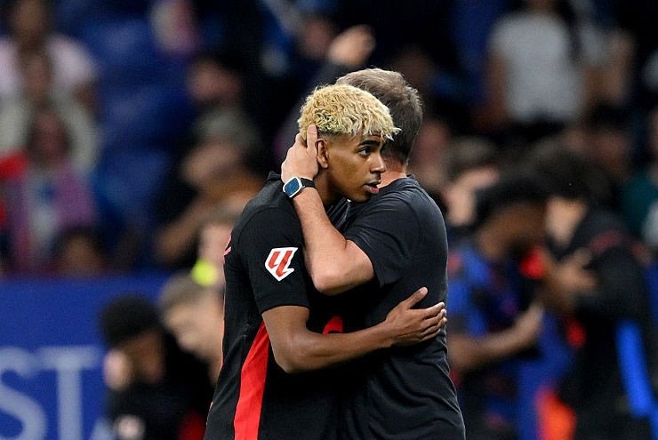 HLV Flick luôn muốn bảo vệ Yamal