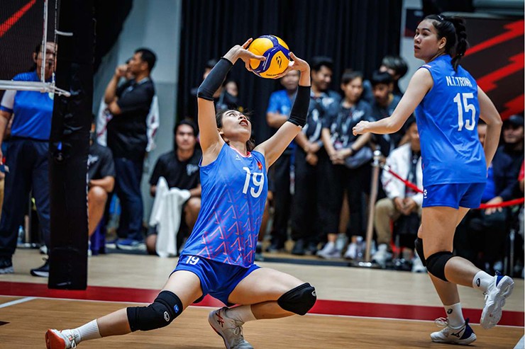 Đối thủ gần như không thể đoán được ý đồ các đường chuyền của Lâm Oanh trong set đầu