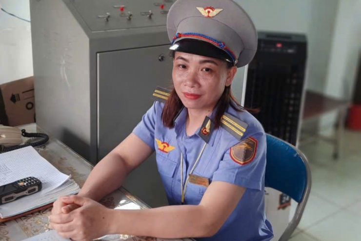 Chị Vũ Thị Diện - người cứu nam thanh niên khỏi đường sắt. Ảnh N.R