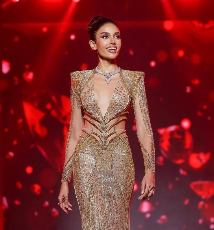 Veena từng tham gia Miss Universe Thailand 3 lần nhưng đều vụt mất chiến thắng: Á hậu 2 (2018), Á hậu 1 (2020) và Á hậu 2 (2023).