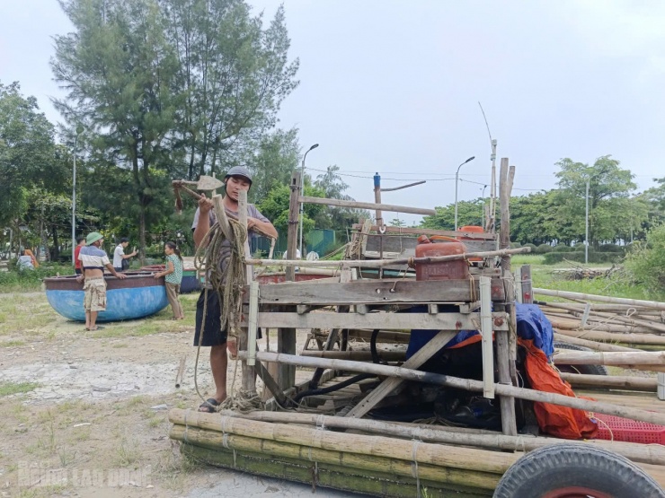 Người dân chủ động đưa thuyền lên bờ