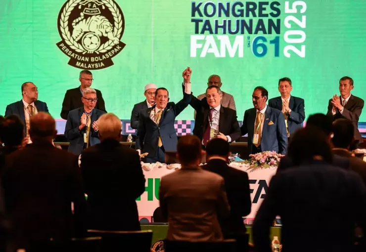 Rắc rối nội bộ FAM theo hướng thao túng quyền lực có thể bị FIFA trừng phạt bóng đá Malaysia. Ảnh: CCT.