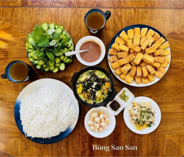 Mâm cơm thuần Việt dân dã đến bất ngờ của gia đình nữ diễn viên nổi tiếng VTV giữa trời Tây - 6
