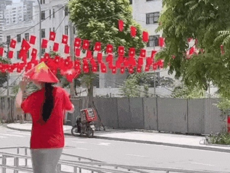 Tháng cuối thai kỳ, Hoa hậu Ngọc Hân vẫn 'bắt trend' yêu nước