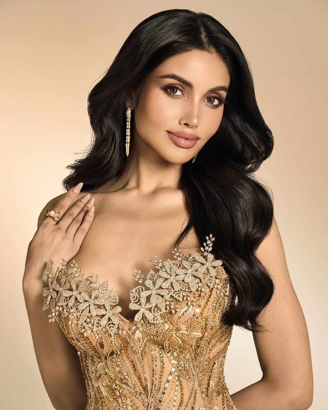 Mỹ nhân mặc đẹp nhất Cannes, giỏi 3 thứ tiếng thắng Miss Universe Thailand 2025 - 2