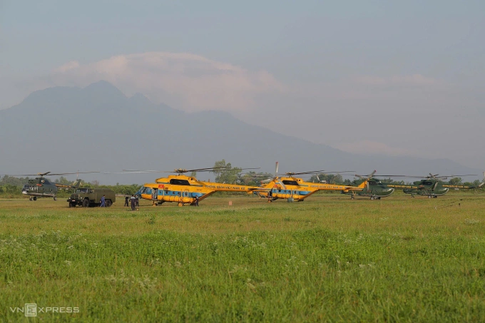 Trực thăng treo cờ Đảng, cờ Tổ quốc qua Quảng trường Ba Đình - 44