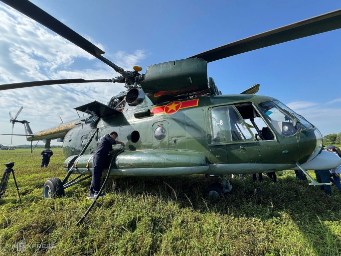 Trực thăng treo cờ Đảng, cờ Tổ quốc qua Quảng trường Ba Đình - 22