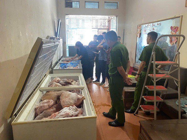 Phát hiện gần 0,5 tấn thịt lợn nghi nhiễm bệnh tại chợ Mèo Vạc - 1