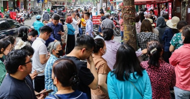 Giá vàng tăng “bùng nổ”, xô đổ mọi kỷ lục từ tr...