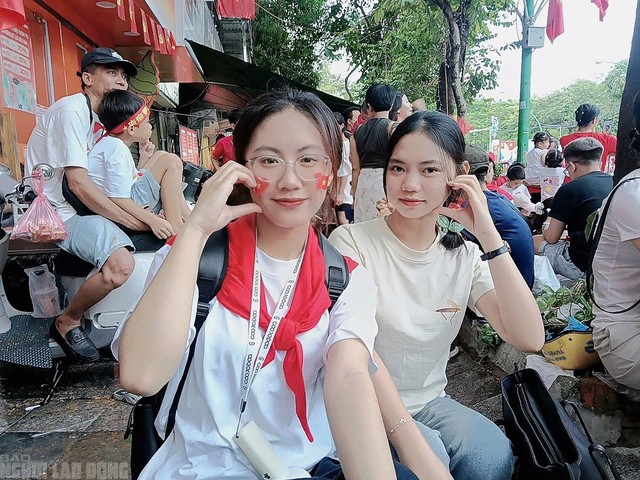 VIDEO: Biển người "gặp mưa thì đội mưa, gặp nắng thì đội nắng" xem tổng hợp luyện diễu binh - 14