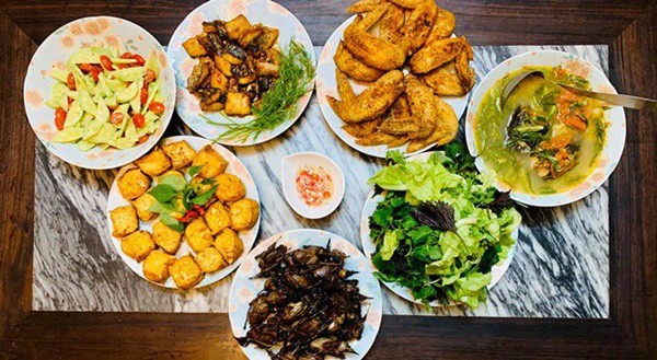 Mâm cơm thuần Việt dân dã đến bất ngờ của gia đình nữ diễn viên nổi tiếng VTV giữa trời Tây - 9