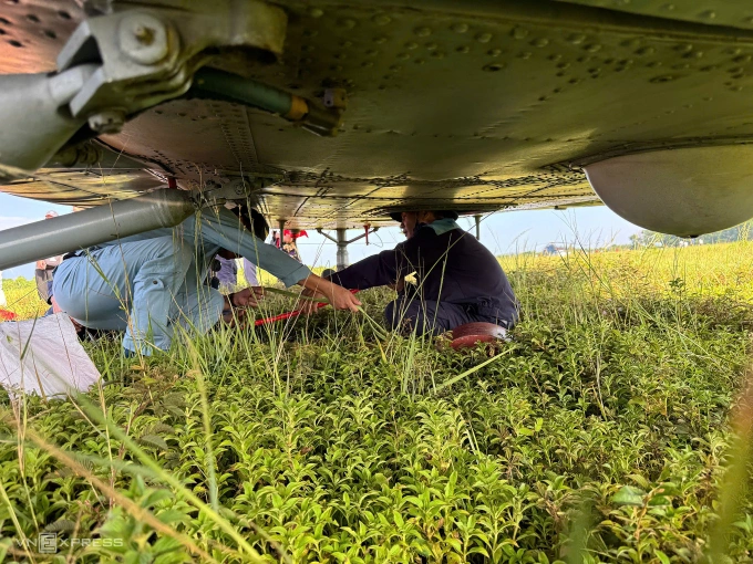 Trực thăng treo cờ Đảng, cờ Tổ quốc qua Quảng trường Ba Đình - 23