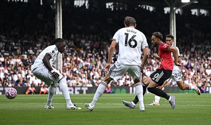 Trực tiếp bóng đá Fulham - MU: Hú vía cuối trận (Ngoại hạng Anh) (Hết giờ) - 1