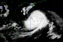 Tin tức trong ngày - Bão số 5 giật cấp 15 đang cách Nghệ An, Hà Tĩnh khoảng 600 km