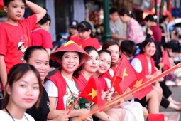 Tin tức trong ngày - Hàng nghìn người hòa giọng, khúc ca 'Như có Bác trong ngày đại thắng' vang vọng giữa Hà Nội