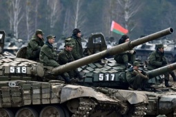 Ukraine ban hành cảnh báo quân sự với Belarus