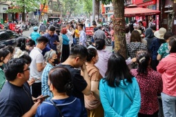 Giá vàng tăng “bùng nổ”, xô đổ mọi kỷ lục từ trước đến nay, nhiều người “khốn khổ” vì vàng