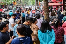 Kinh doanh - Giá vàng tăng “bùng nổ”, xô đổ mọi kỷ lục từ trước đến nay, nhiều người “khốn khổ” vì vàng