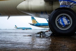 Tin tức trong ngày - Bão số 5 khiến hàng chục chuyến bay đi Huế, Đồng Hới, Thanh Hóa bị hủy