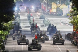 Tình quân dân trên đường diễu binh