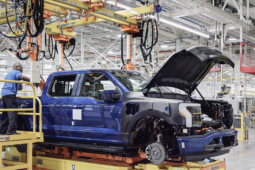 Gần 26 tỷ USD đầu tư vào xe điện bị hủy: Báo động sụp đổ hay cơ hội khổng lồ?