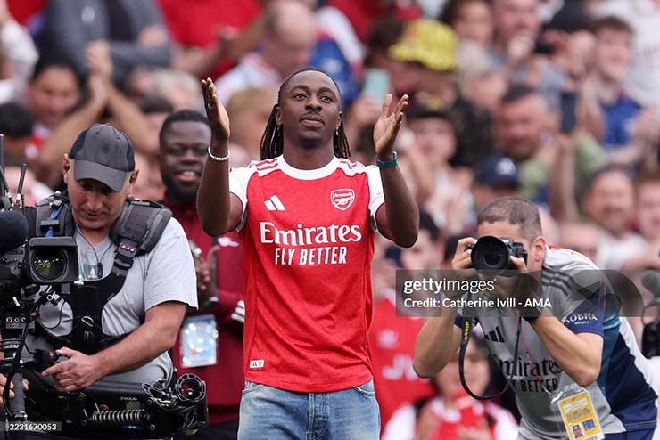 Tân binh Eze ra mắt tại sân Emirates