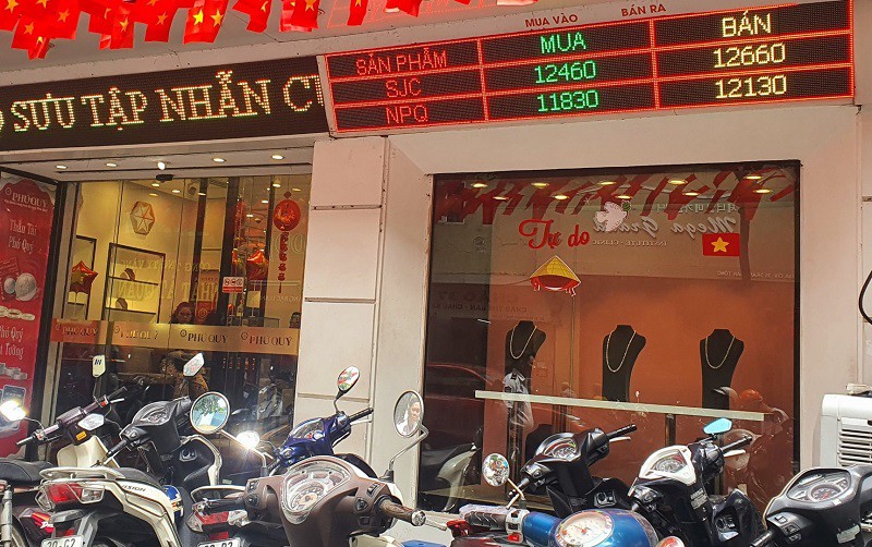 Giá vàng miếng SJC tăng lên sát mốc 127 triệu đồng/lượng.