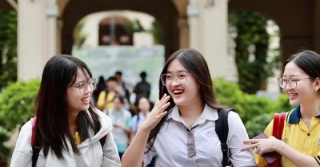 Điểm chuẩn đại học năm 2025 ‘ngược dòng’ tăng mạnh, liệu có bất thường?