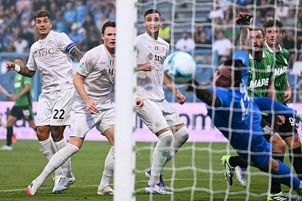 De Bruyne đá phạt ghi bàn một cách khá vô tình