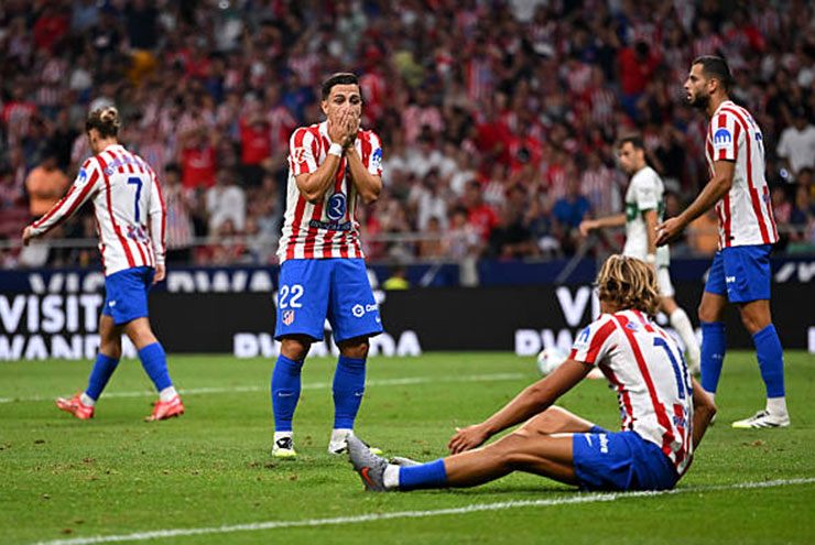 Llorente bỏ lỡ trong thế đối mặt thủ môn