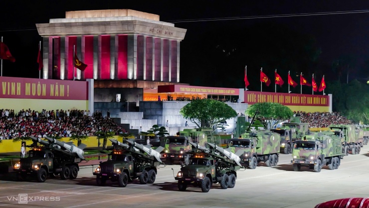 Đoàn diễu binh đi trên đường phố Thủ đô - 2