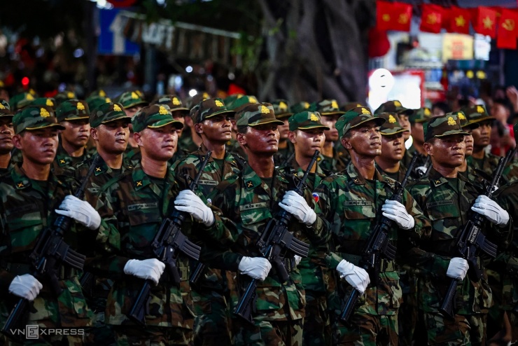 Đoàn diễu binh đi trên đường phố Thủ đô - 7