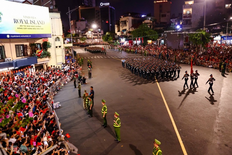 Đoàn diễu binh đi trên đường phố Thủ đô - 10