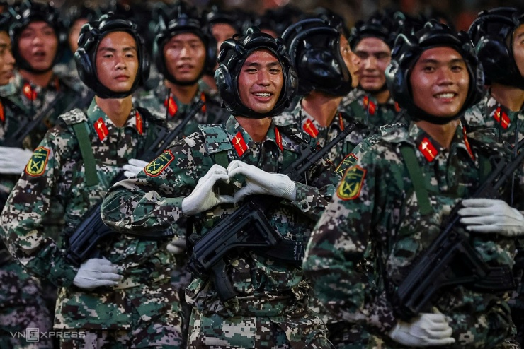 Đoàn diễu binh đi trên đường phố Thủ đô - 14