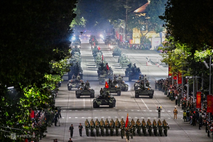 Đoàn diễu binh đi trên đường phố Thủ đô - 18