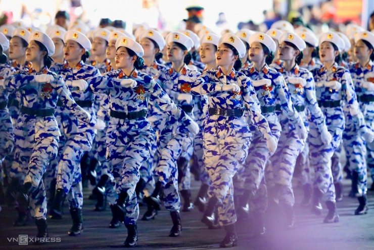 Đoàn diễu binh đi trên đường phố Thủ đô - 17