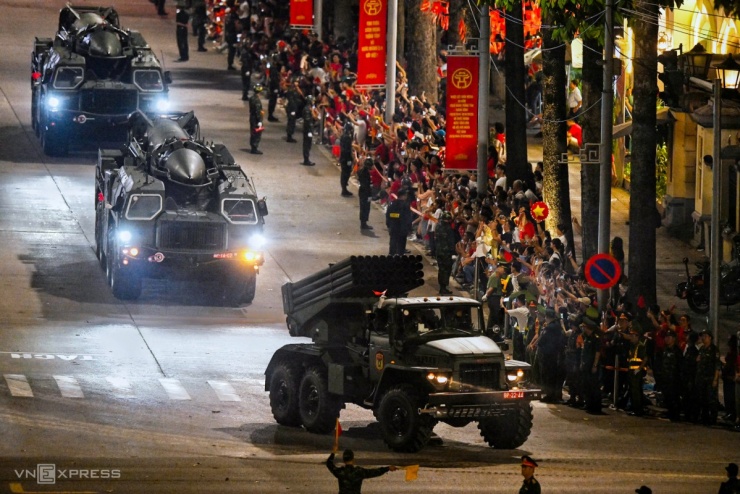 Đoàn diễu binh đi trên đường phố Thủ đô - 20