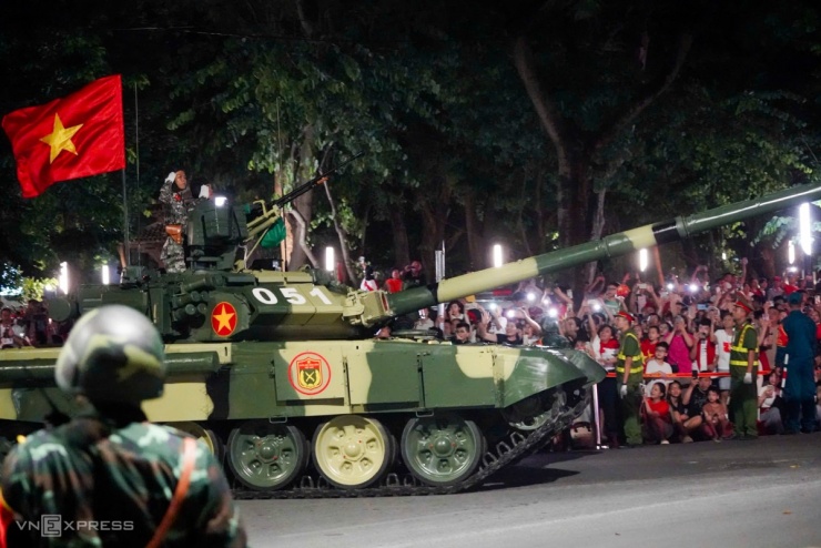 Đoàn diễu binh đi trên đường phố Thủ đô - 21