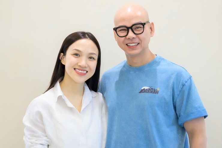 Phan Đinh Tùng và vợ từng suýt chia tay vì biến cố. Họ vượt qua và yêu nhau mặn nồng như xưa. Ảnh: FBNV