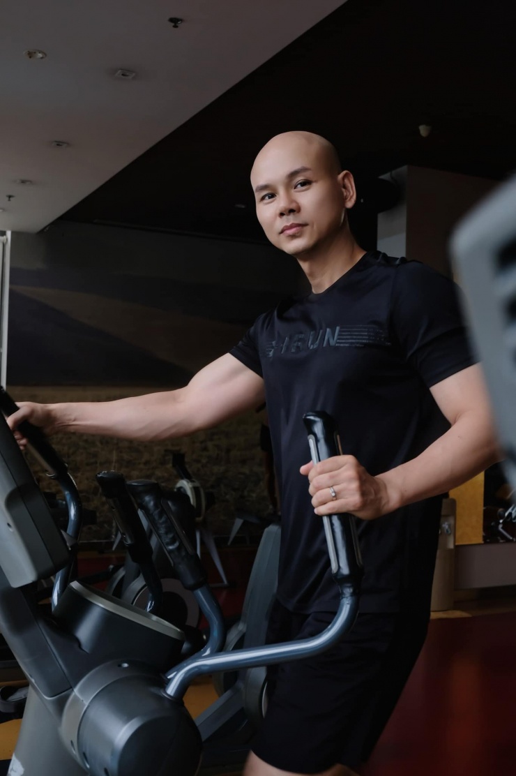 Phan Đinh Tùng chăm tập gym, chơi thể thao đời thường. Ảnh: FBNV