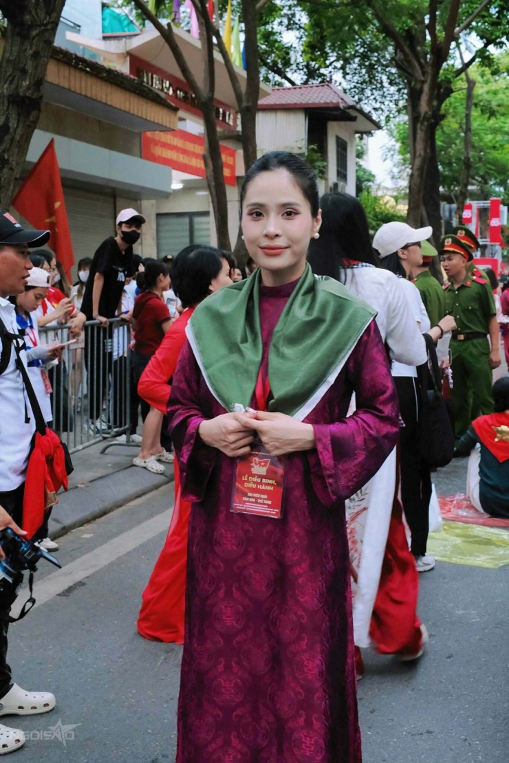 Ca nương Kiều Anh thể hiện niềm tự hào khi được hòa chung không khí đại lễ mừng 80 năm Quốc khánh.