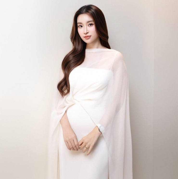 Nhiều khán giả nhận xét Đỗ Mỹ Linh ngày càng “lên hương” về sắc vóc và khí chất dù đã là mẹ bỉm.