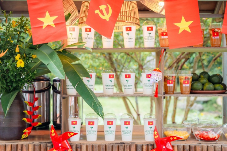 Thung Nham khoác lên mình chiếc áo rực rỡ của ngày đại lễ, từng con đường, từng góc nhỏ đều bừng sáng niềm tự hào dân tộc.