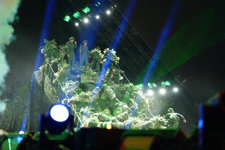 20.000 khán giả khóc suốt 5 tiếng Sao nhập ngũ Concert 2025 - 1