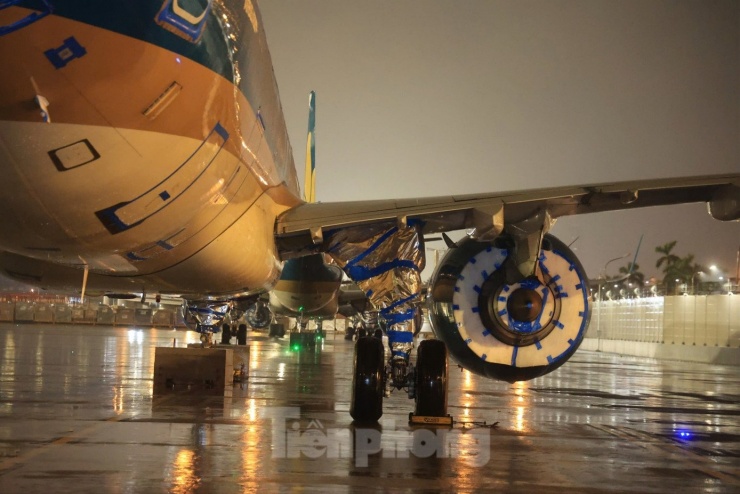 Cục Hàng không Việt Nam tạm đóng cửa sân bay Thọ Xuân (từ 4h - 16h) và Đồng Hới (10h - 21h) trong hôm nay - ngày 25/8 để tránh bão số 5.