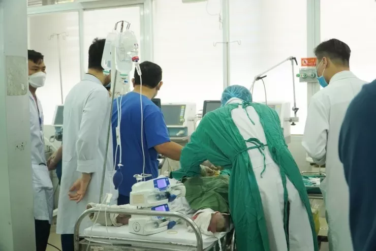 Khoa Bỏng - Tạo hình thẩm mỹ, Bệnh viện Chợ Rẫy, điều trị các bệnh nhân bị bỏng nặng.