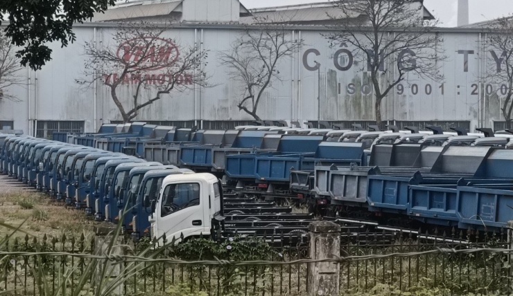 Nhà máy ô tô VEAM lại rao bán 2.071 xe ô tô tồn kho. Ảnh: Lê Dương