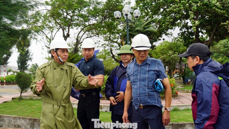 Sóng biển Đồ Sơn cao 3-4m do ảnh hưởng bão số 5 - 1