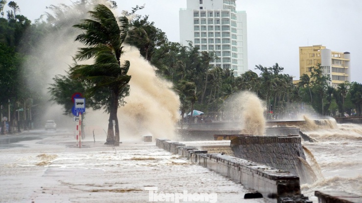Sóng biển Đồ Sơn cao 3-4m do ảnh hưởng bão số 5 - 6