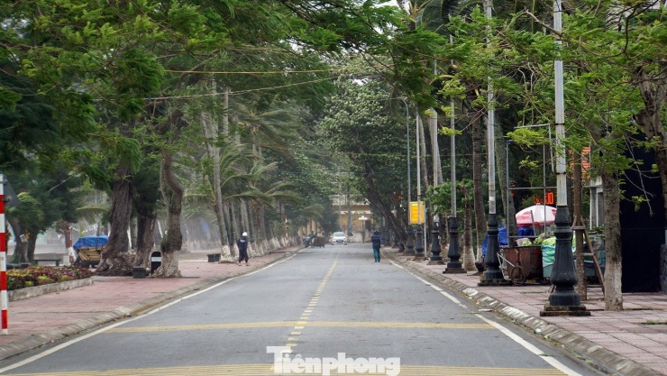 Sóng biển Đồ Sơn cao 3-4m do ảnh hưởng bão số 5 - 3